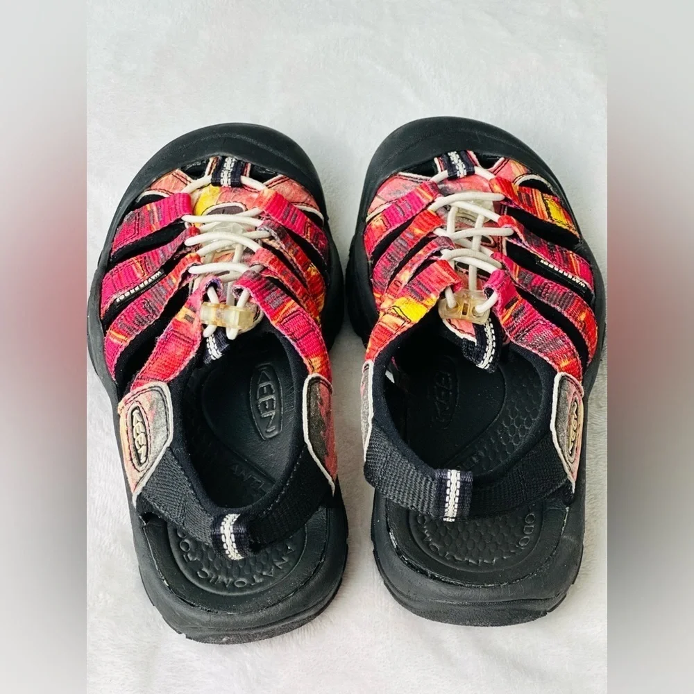 Keen Women’s Newport Retro Sandals Size 6